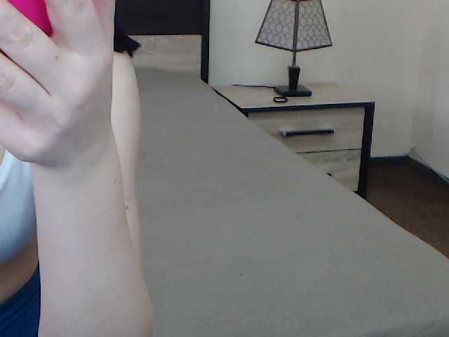 Емитувани слики од екранот LillianaShy