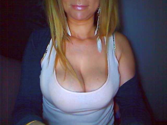Фотографии Lilly66 hi boys, if u wish to play with me - i use a lots of apps and like to be in touch with my customers, to view u is 20 to see my body 30 :)
