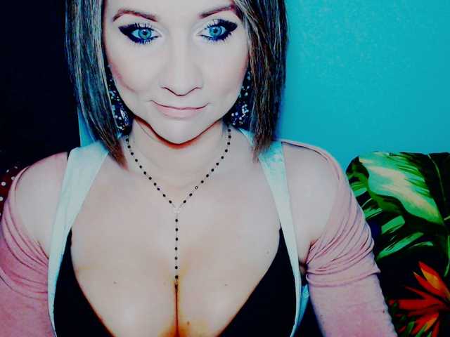 Фотографии Lilly666 hey guys, ready for fun? i view cams for 80 tok, to get preview of my body 90, LOVENSE LUSH Low 15, med 30, high 60, mic on, toys on.... and other things also :)