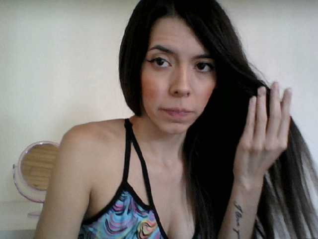 Емитувани слики од екранот LillyBrooks