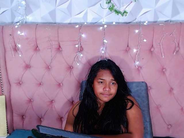 Емитувани слики од екранот LilyPeytonx