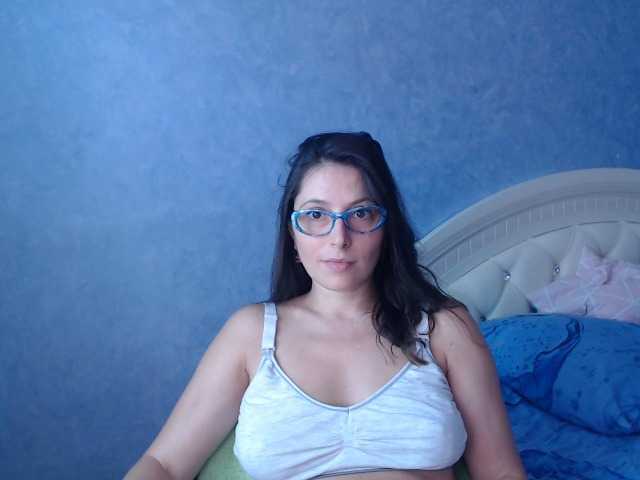 Фотографии LisaSweet23 hi boys welcome to my room to chat and for hot body to see naked in private))