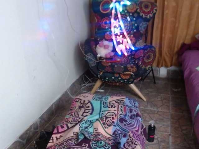 Емитувани слики од екранот Littlesara97