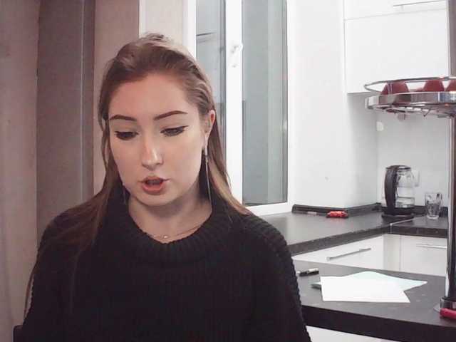 Емитувани слики од екранот LiyaAura