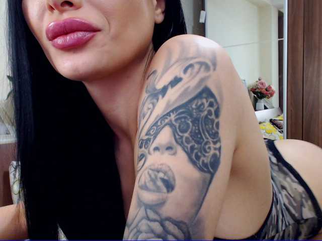 Емитувани слики од екранот LizzyAnne