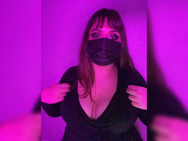 Емитувани слики од екранот lizzyMeoww