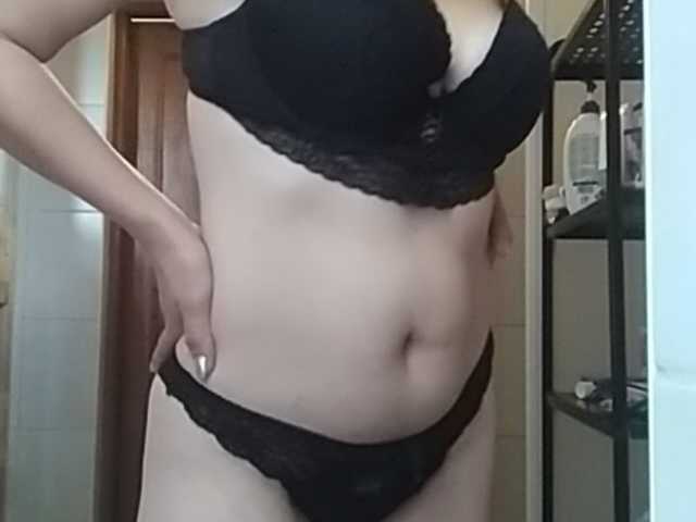 Емитувани слики од екранот LizzyViolet