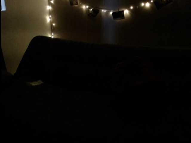 Емитувани слики од екранот LoganyMelanni