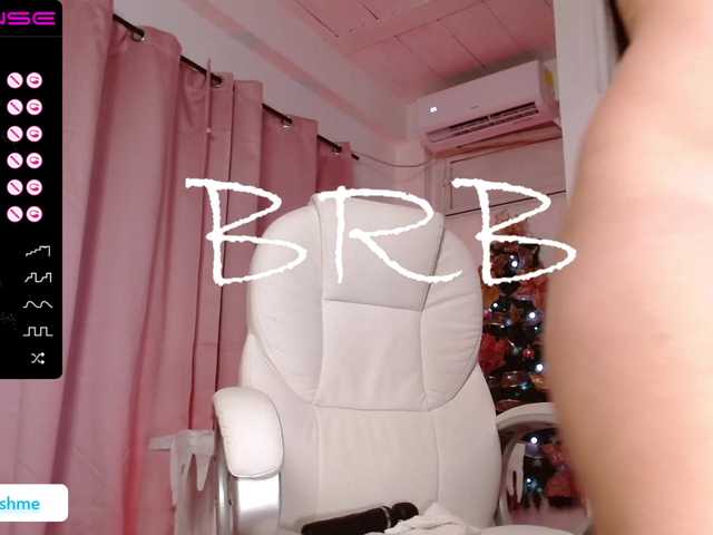 Емитувани слики од екранот LolaLushme