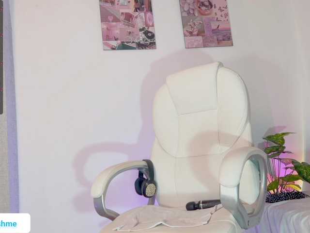 Емитувани слики од екранот LolaLushme