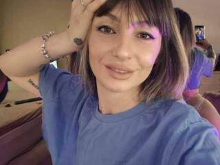 Еротски видео разговор LolaxCute