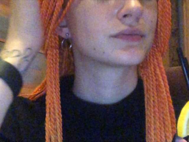 Емитувани слики од екранот LolyEvans