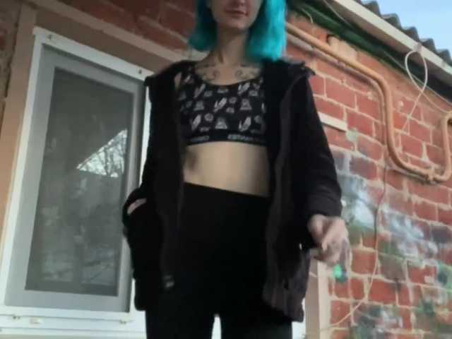 Емитувани слики од екранот LolyEvans