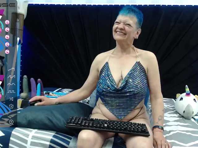 Емитувани слики од екранот LoquitaQueen