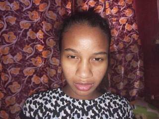 Еротски видео разговор Louane-1