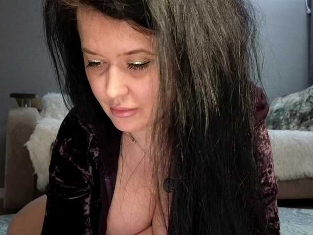 Емитувани слики од екранот LoveCatsuit