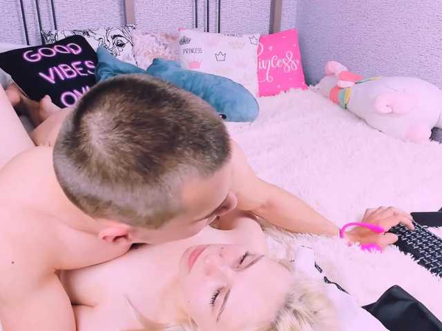 Емитувани слики од екранот LoveCouplea