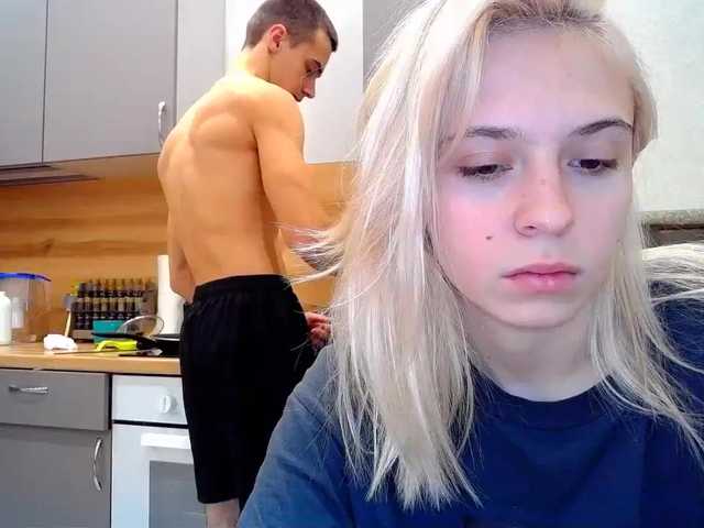 Емитувани слики од екранот LoveCouplea