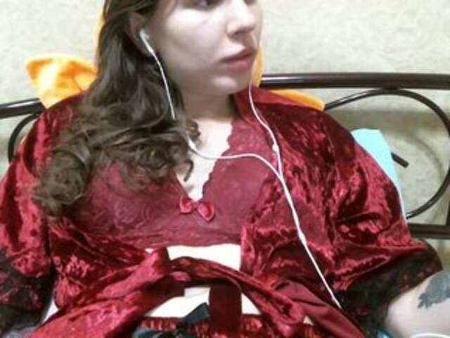 Емитувани слики од екранот _lovekuni0_