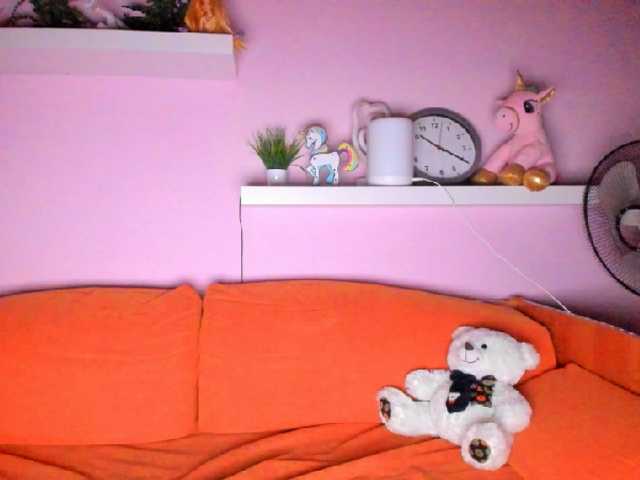 Емитувани слики од екранот LoveMeLuvMe