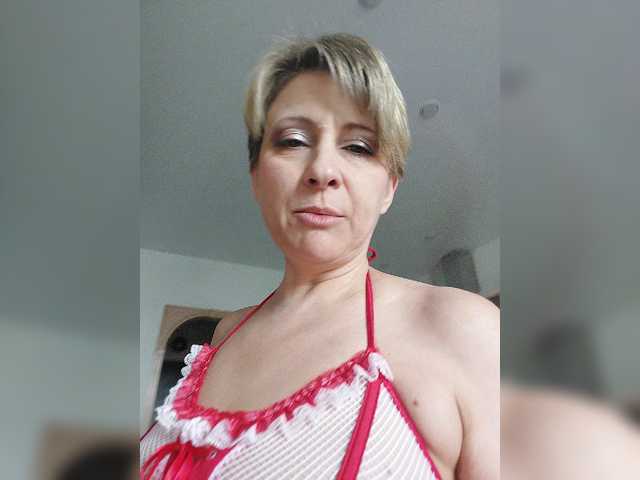 Емитувани слики од екранот LoveSuperGerl