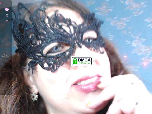 Емитувани слики од екранот LucianaSanders