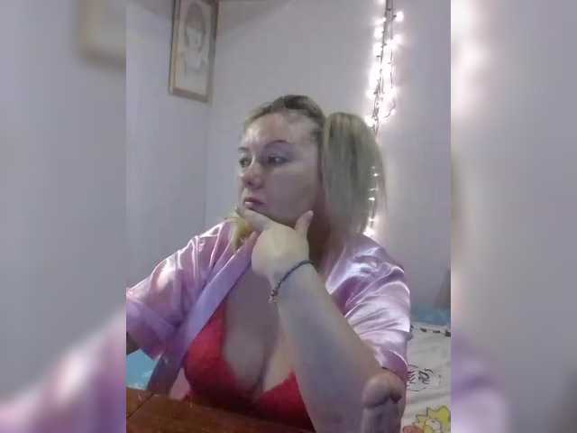 Емитувани слики од екранот LucyAlexis