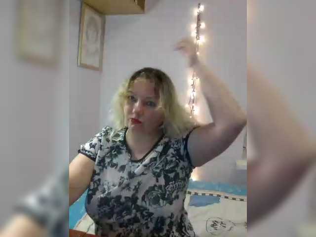 Емитувани слики од екранот LucyAlexis