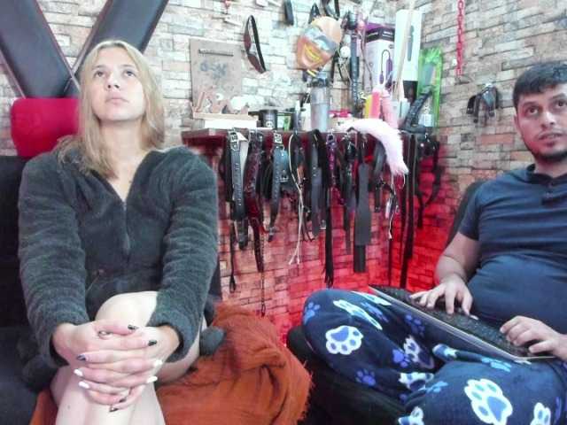 Емитувани слики од екранот LunaLukisBdsm