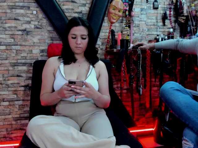 Емитувани слики од екранот LunaLukisBdsm