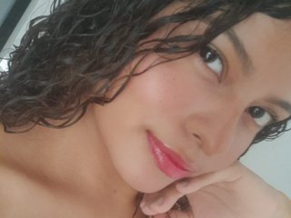 Еротски видео разговор LuluPeach069