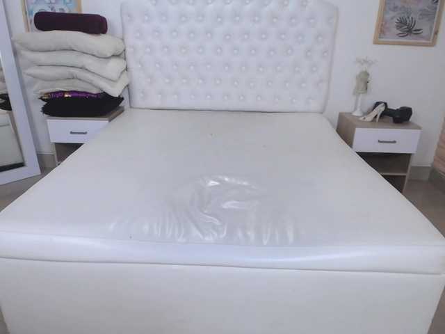 Емитувани слики од екранот LunaRose-Now