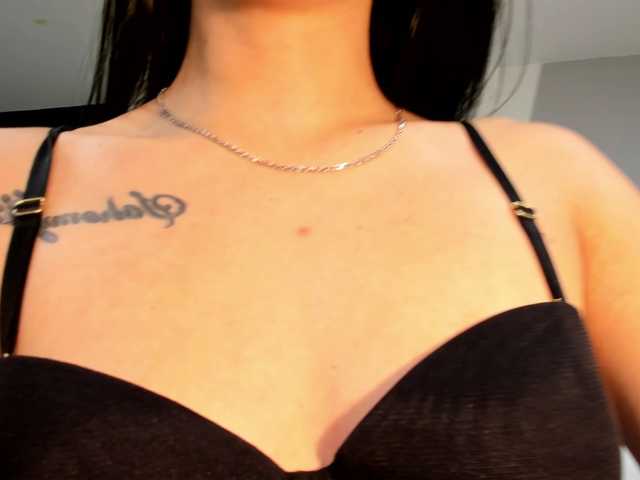 Емитувани слики од екранот LupitaJonesX
