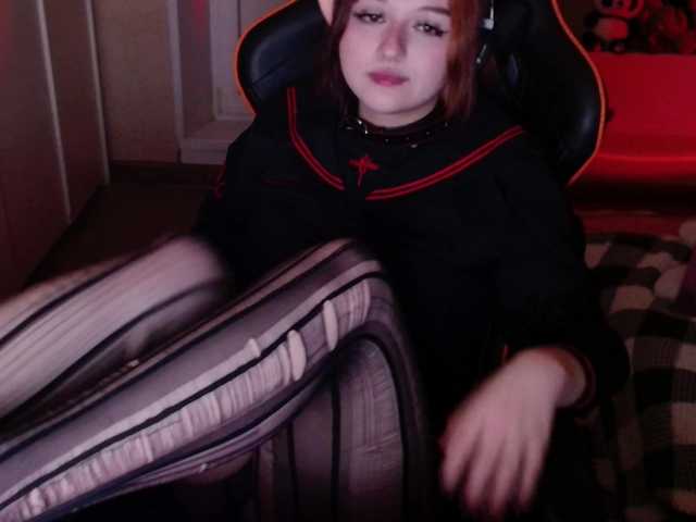 Емитувани слики од екранот LylyBearrr