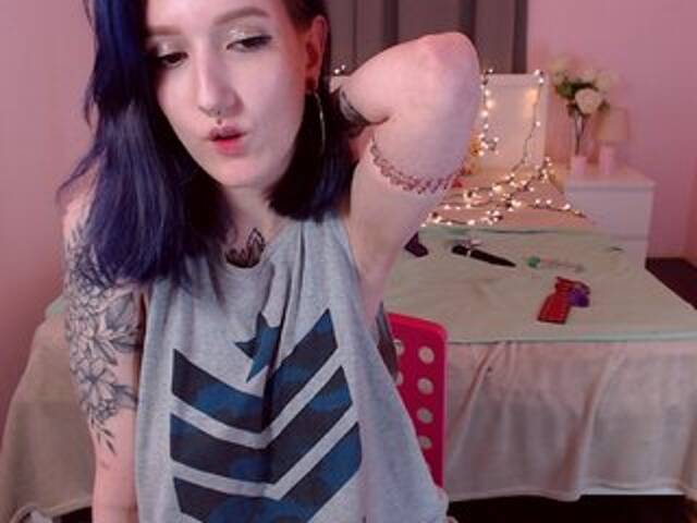 Емитувани слики од екранот LynCollinsX