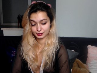 Емитувани слики од екранот LyonessXxx