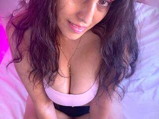 Еротски видео разговор MaeMoore