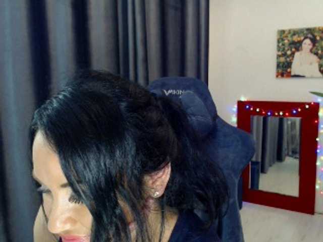 Емитувани слики од екранот Malibugirl