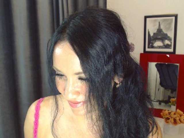 Емитувани слики од екранот Malibugirl