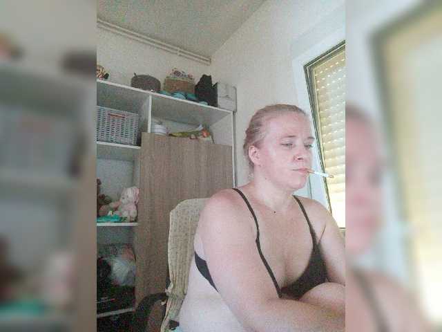 Емитувани слики од екранот lorenarubia