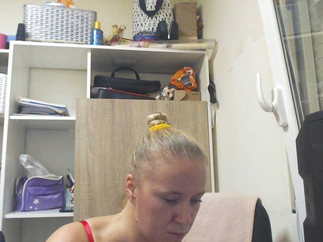 Емитувани слики од екранот lorenarubia