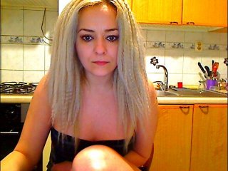Емитувани слики од екранот HentaiXoX