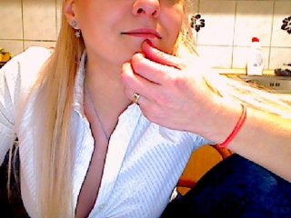 Емитувани слики од екранот HentaiXoX
