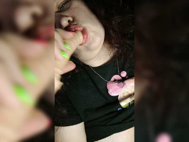 Емитувани слики од екранот MaroonRosa