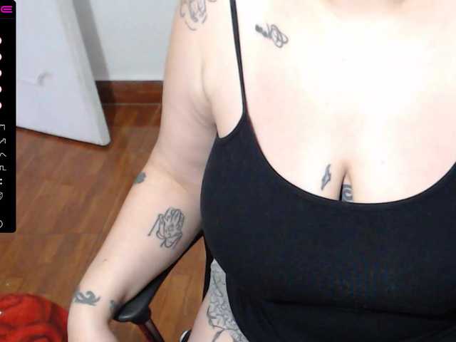 Фотографии Mary-wet ♥ hi guys welcome.. we play ♥flash pussy 70 tks♥ flash open ass 90tks ♥ ask me for more ♥ #bigtits #milf #latina #colombia #squirt