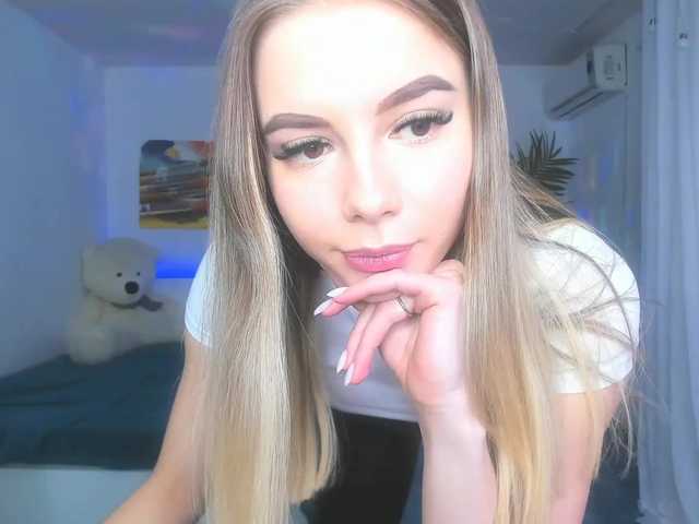 Емитувани слики од екранот MayaTheLove