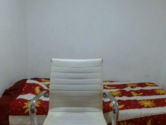 Емитувани слики од екранот MayraMeneses