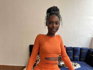 Еротски видео разговор Melaninebonyxxx