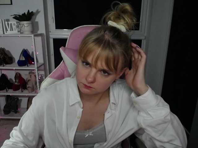 Емитувани слики од екранот MelissaErotic