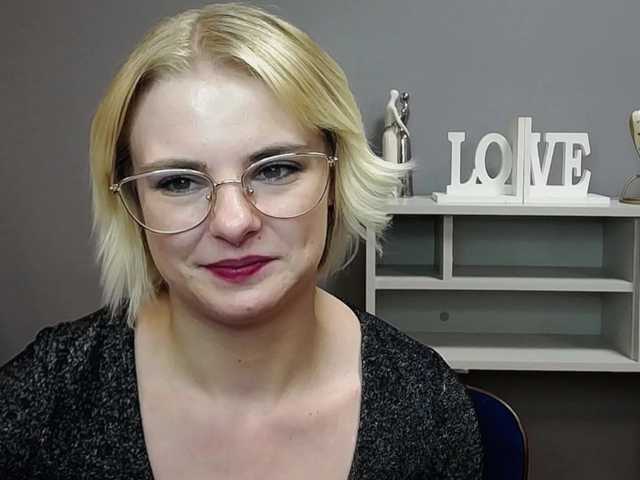 Емитувани слики од екранот MelissaErotic